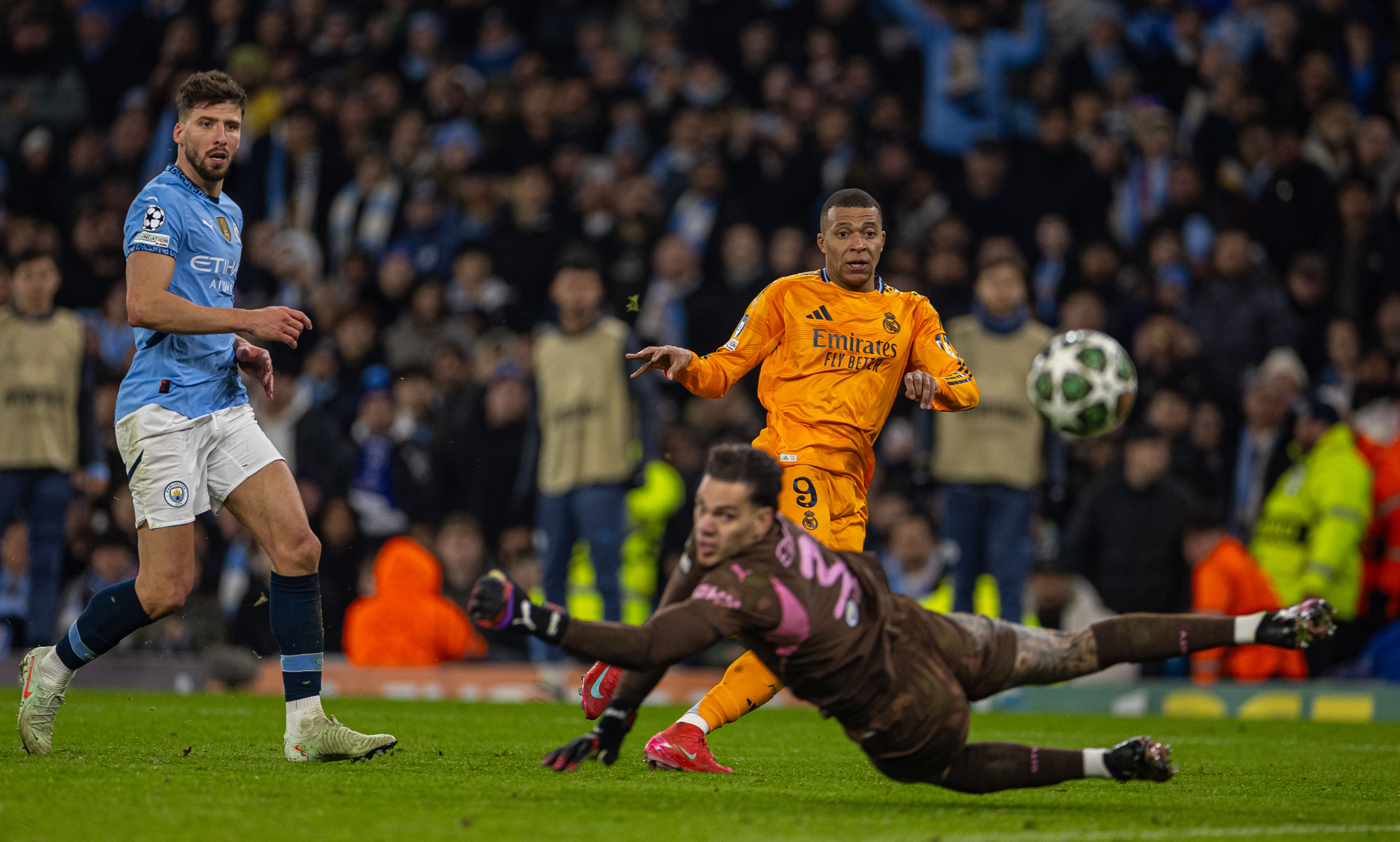 曼城球队稳定发挥,法甲球队状态下滑 曼城球队稳定发挥,法甲球队状态下滑