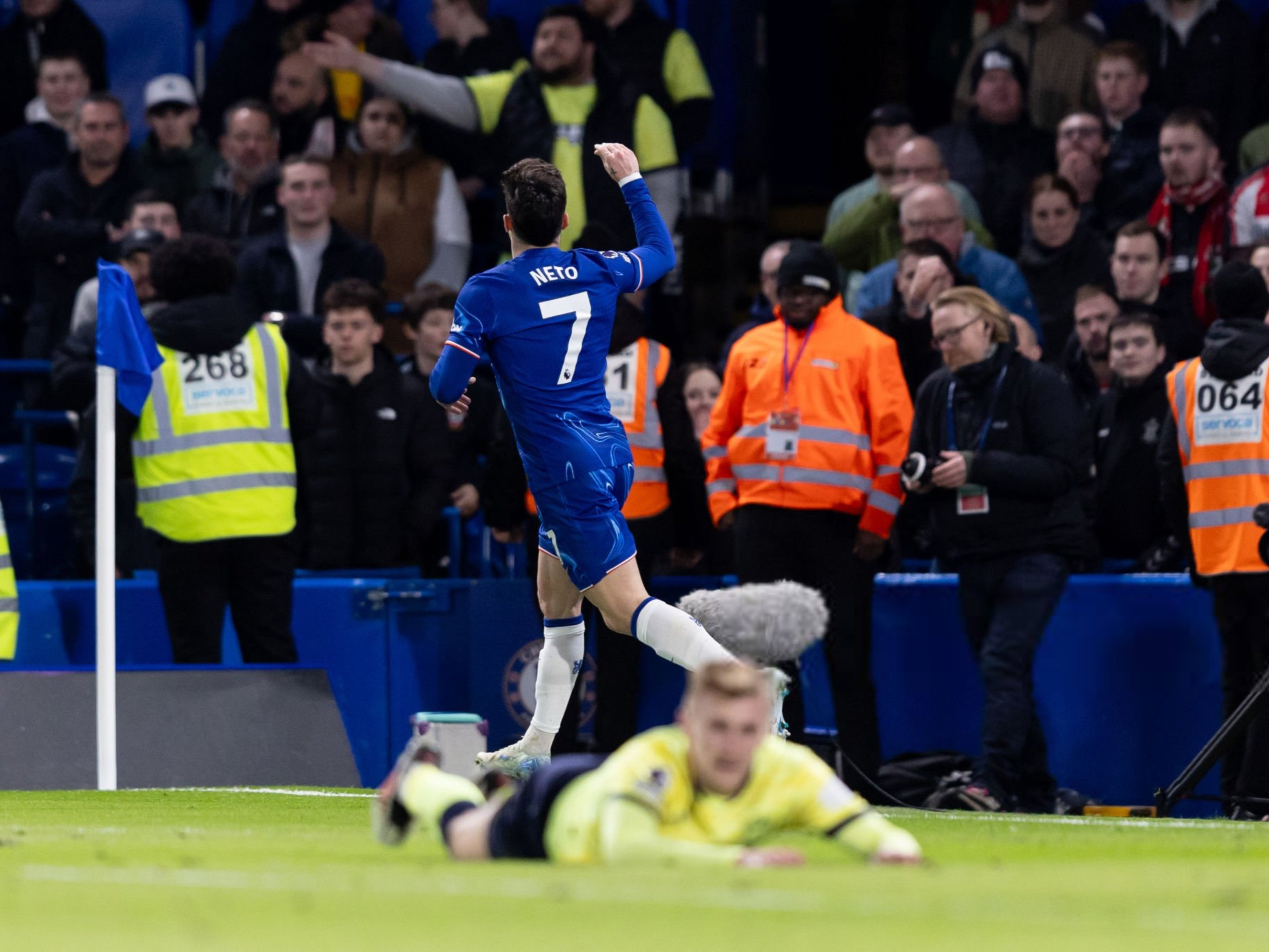 切尔西客场艰难取胜，积分榜仍保持稳定的简单介绍