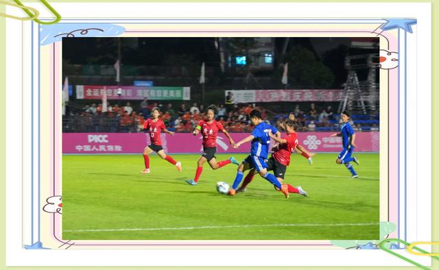 比赛中球队踢出高难度配合,掀起观赏热潮 比赛中球队踢出高难度配合,掀起观赏热潮