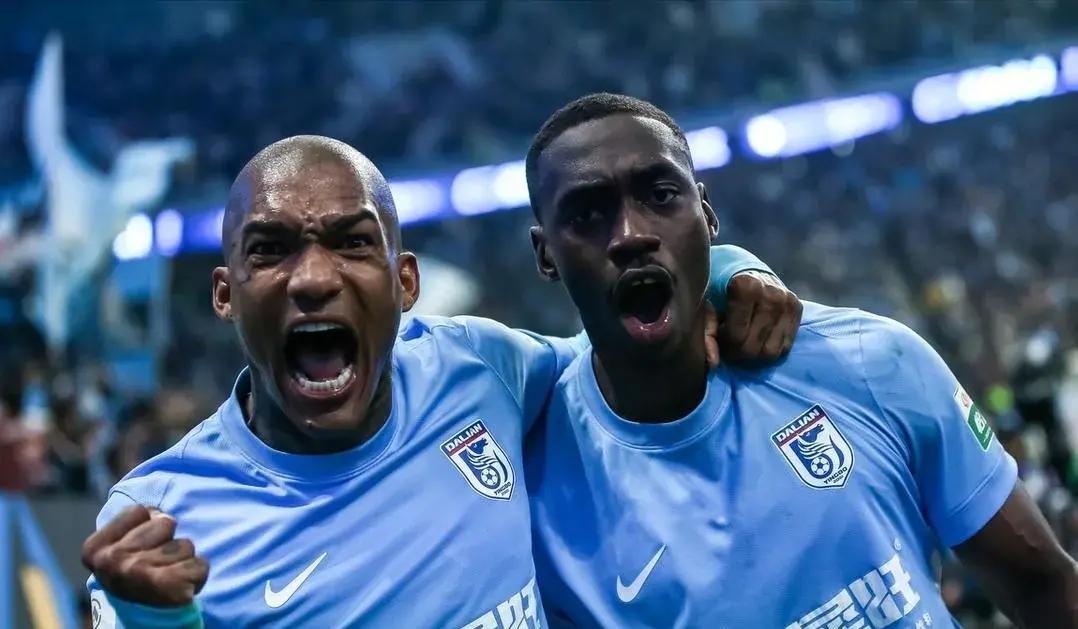 球队内部矛盾难以和解气氛紧张